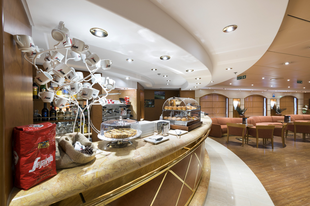 MyCruise MSC Opera Offentlige-arealer Barer-lounger-atrium1